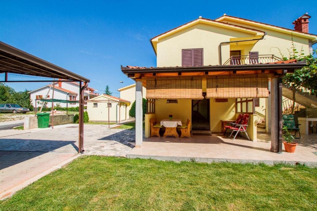 Apartments with a parking space Vinez, Labin - 11851