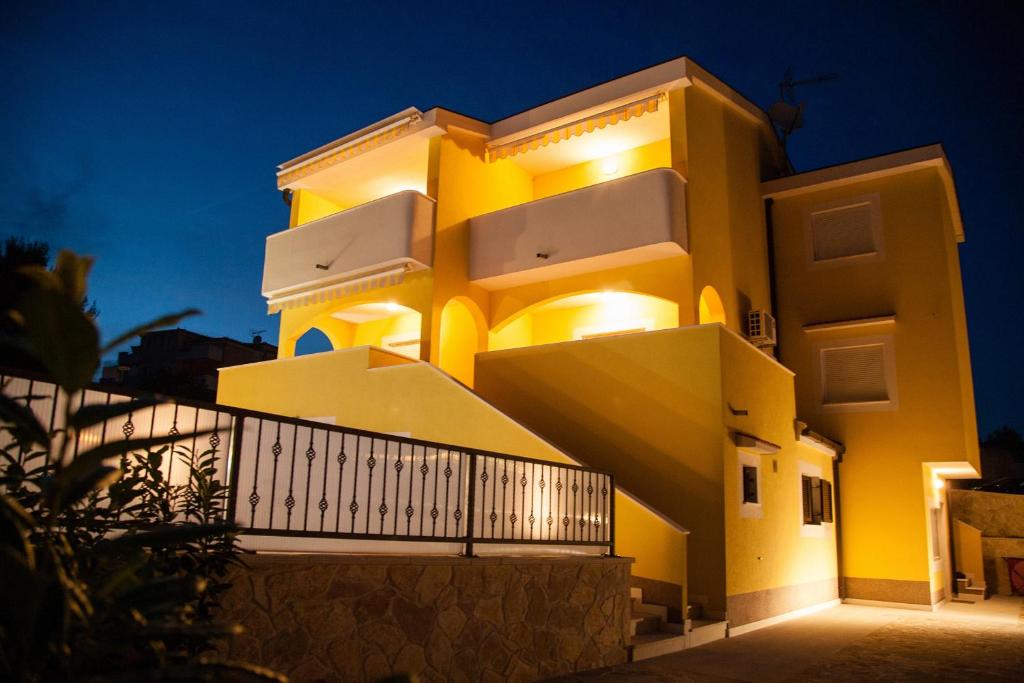 Seaside apartments with a swimming pool Zecevo Rtic, Rogoznica - 11869 photo 2
