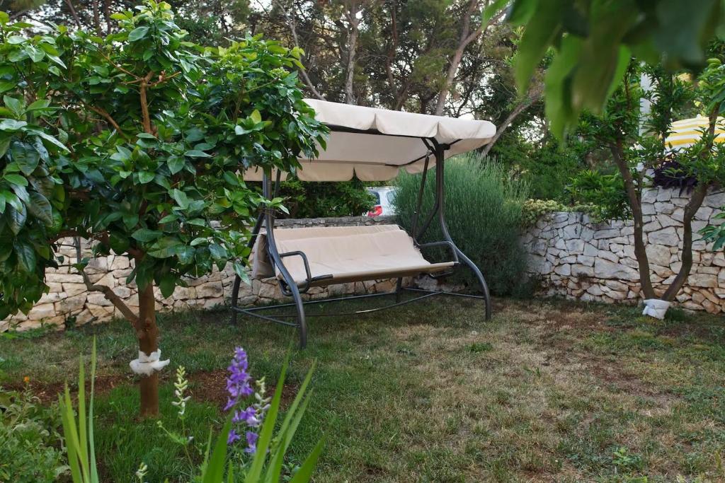 Apartments by the sea Sumartin, Brac - 12036 photo 4