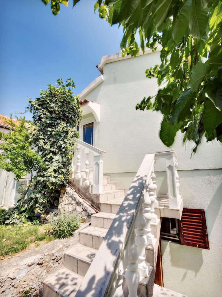 Apartments by the sea Prvic Luka, Prvic - 12064 photo 2