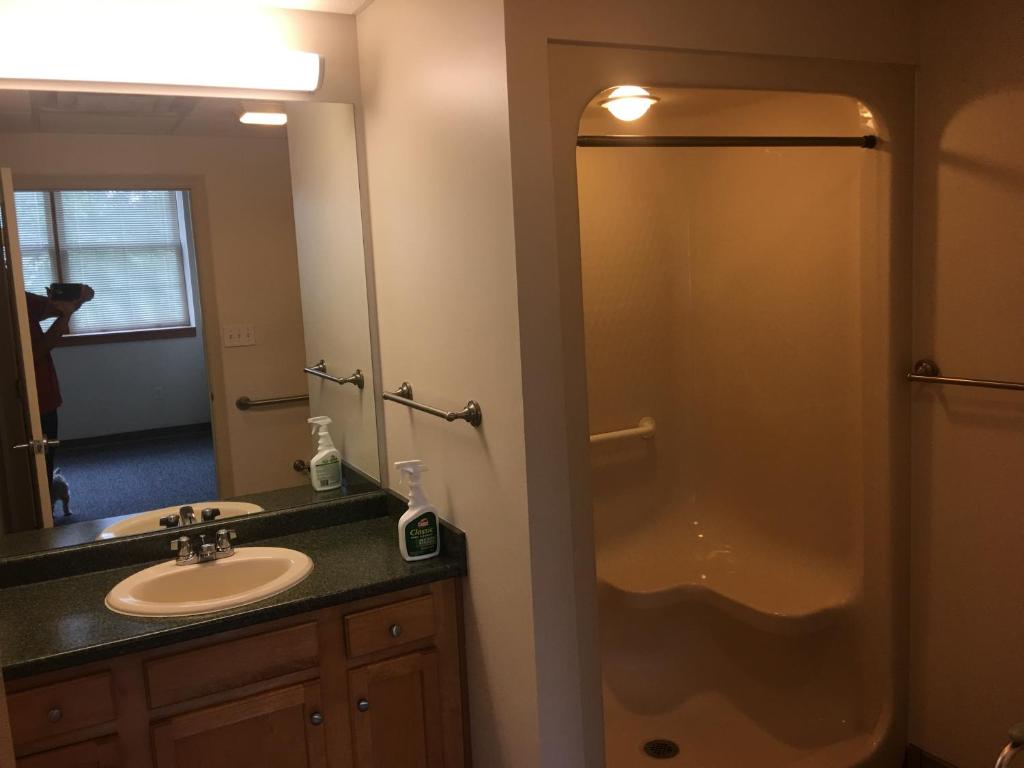 Pershing Heights 200 photo 2
