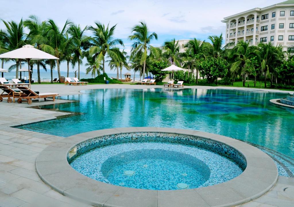 Olalani Resort and Condotel - Tap to explore photos