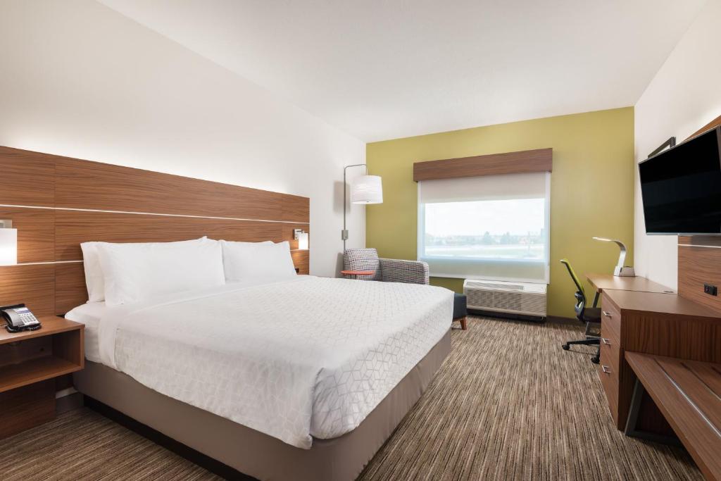 Holiday Inn Express & Suites - Punta Gorda, an IHG Hotel photo 2