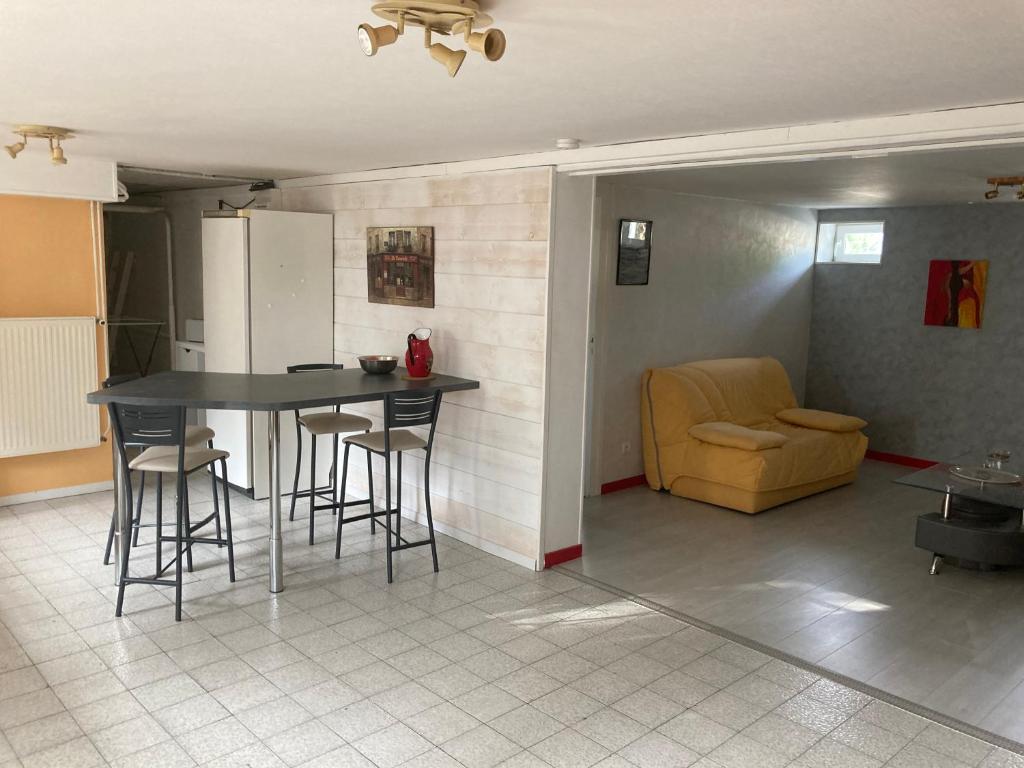 Appartement en rez-de-chaussée de maison photo 3
