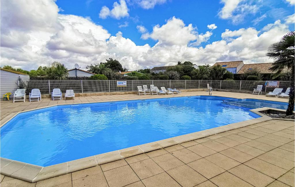 Beautiful Home In Laiguillon-sur-vie With Outdoor Swimming Pool, Wifi And Heated Swimming Pool