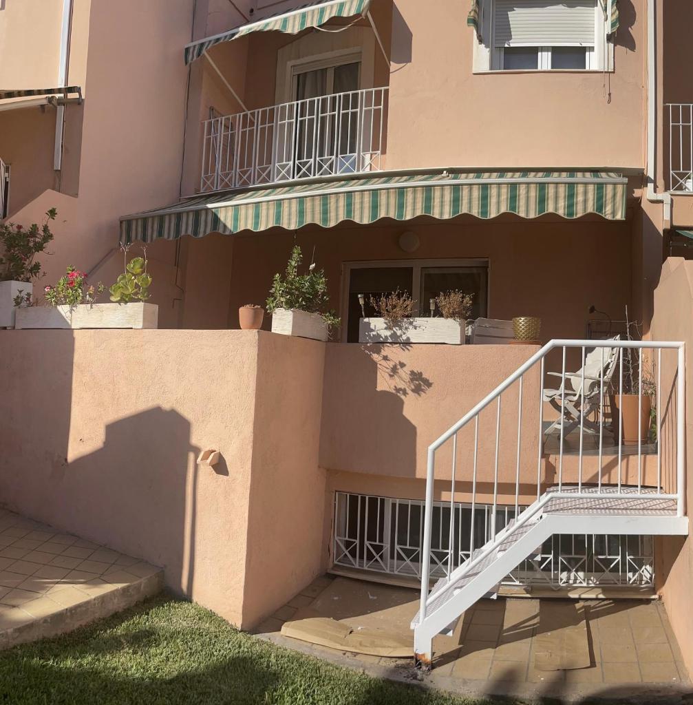 Casa adosada con piscina a 5 minutos de la playa . photo 3