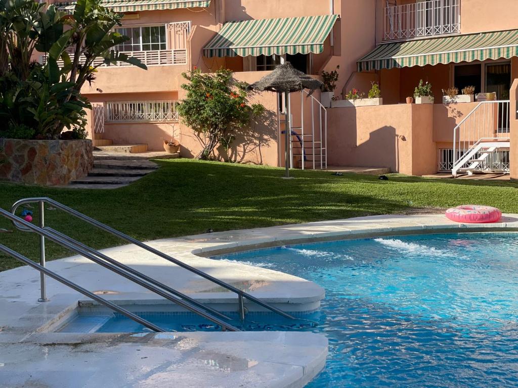 Casa adosada con piscina a 5 minutos de la playa . photo 1