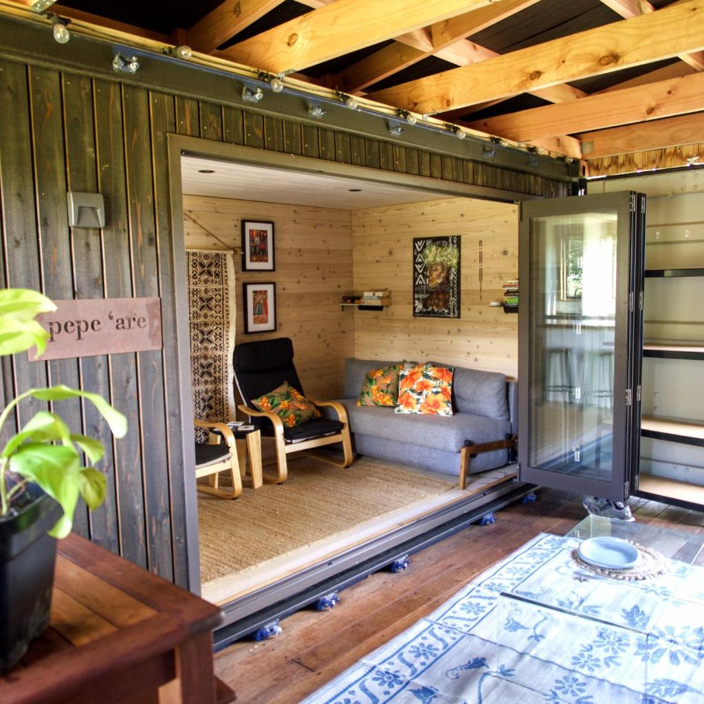 'ARE PEPE one bedroom container style unit photo 4