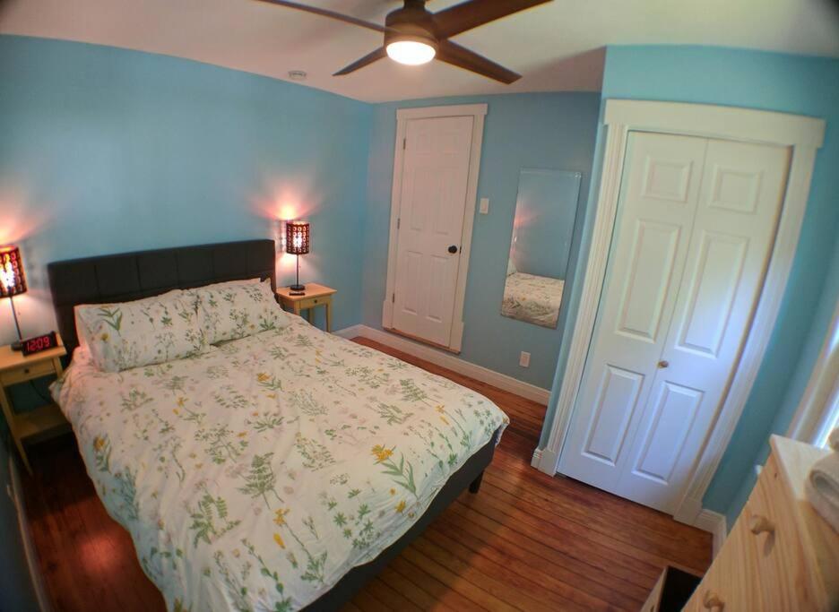 Harper Two Bedroom House in Historic Loveland photo 3