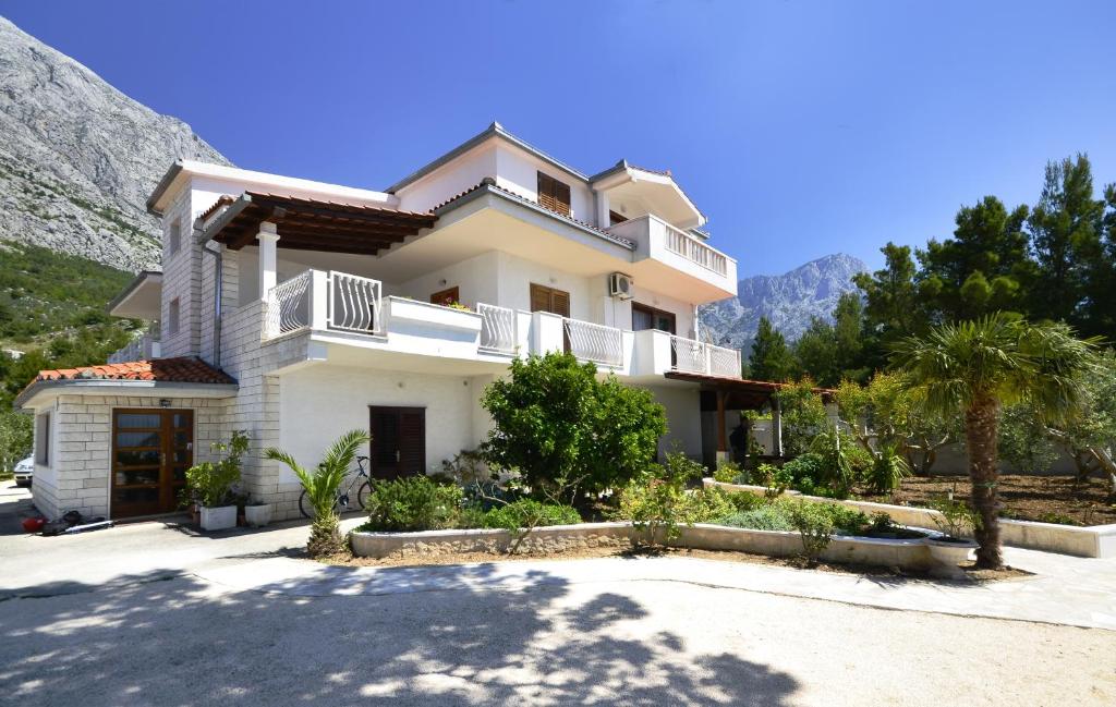 Family friendly apartments with a swimming pool Baska Voda, Makarska - 12442 photo 1