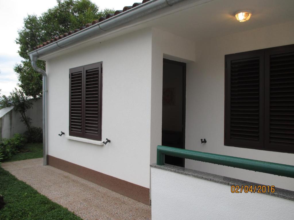 Apartments with WiFi Necujam, Solta - 12500 photo 1