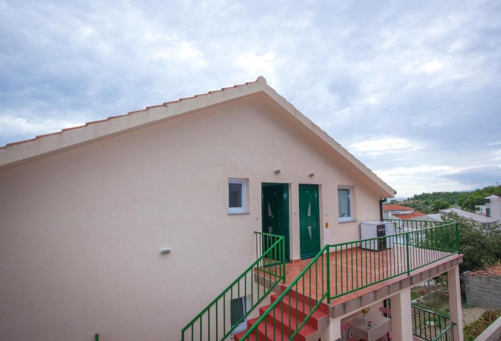 Apartments and rooms with parking space Tucepi, Makarska - 13056 photo 1