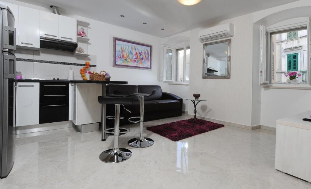 Apartments by the sea Split - 13105 photo 4