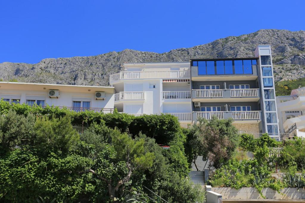 Apartments by the sea Lokva Rogoznica, Omis - 13226 photo 2