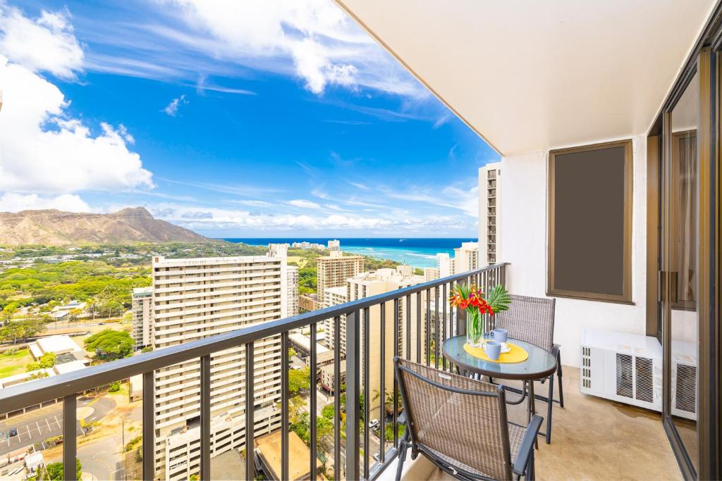 Beautiful Ocean and Diamond Head Views with Parking image