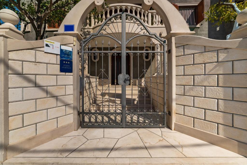 Apartments and rooms by the sea Sumartin, Brac - 13285 photo 2