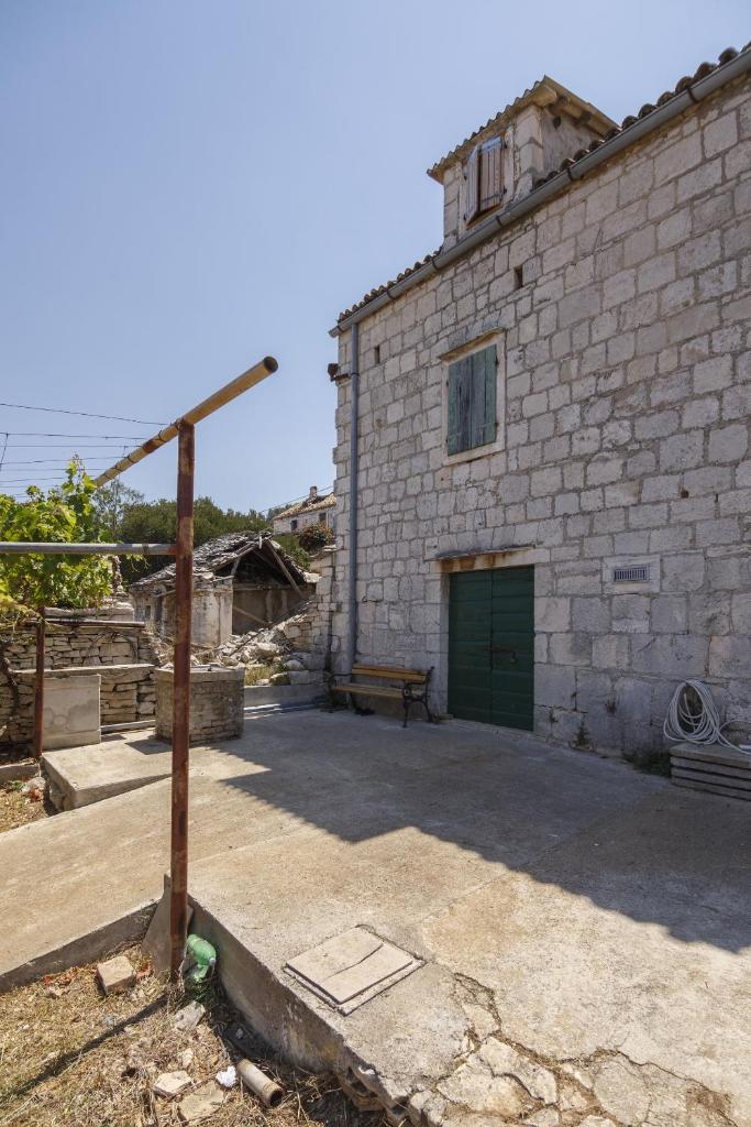 Holiday house with a parking space Okljucna, Vis - 14875 photo 1