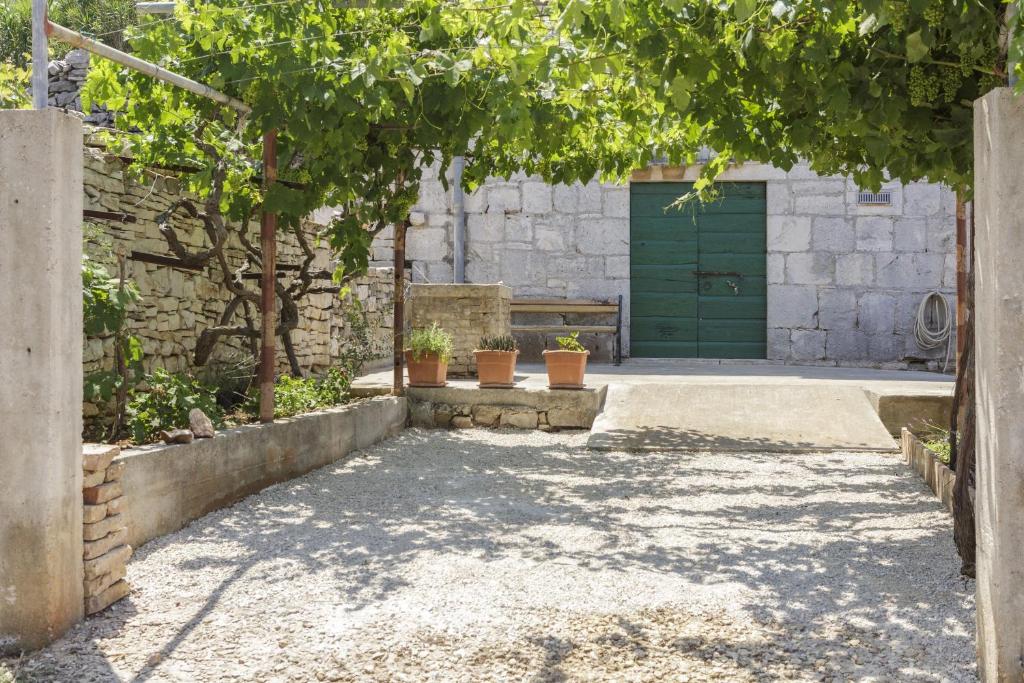 Holiday house with a parking space Okljucna, Vis - 14875 photo 4