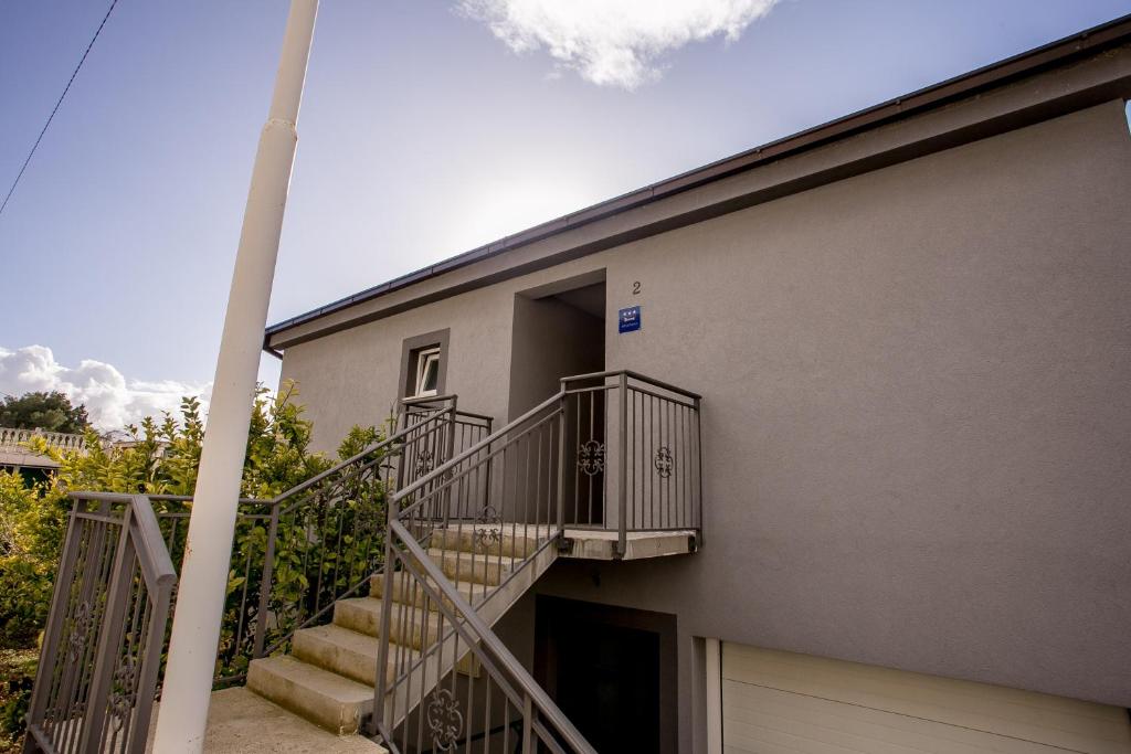 Apartments with a parking space Sumpetar, Omis - 14941 photo 1