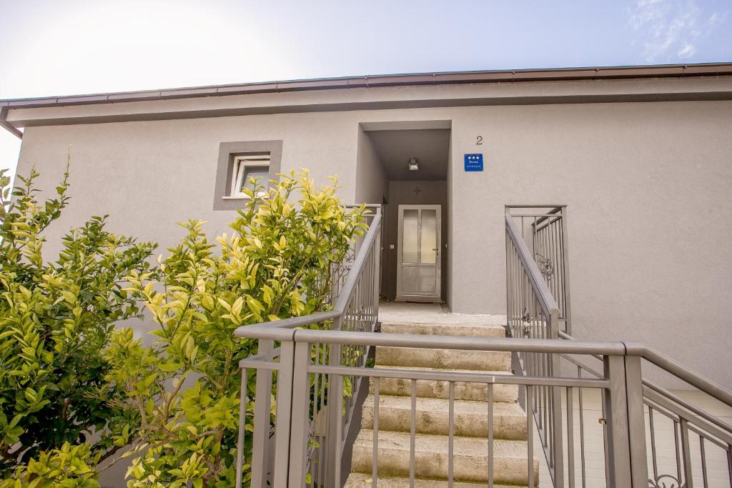 Apartments with a parking space Sumpetar, Omis - 14941 photo 2