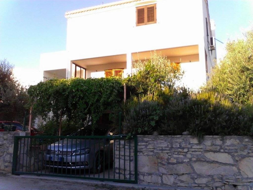 Apartments with a parking space Rukavac, Vis - 13337 photo 1