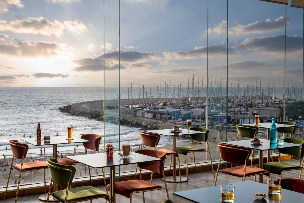 Crowne Plaza Tel Aviv Beach, an IHG Hotel photo 1
