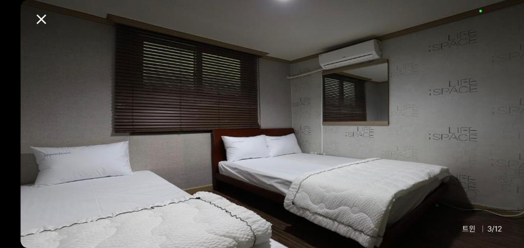 Queen Motel Andong photo 1