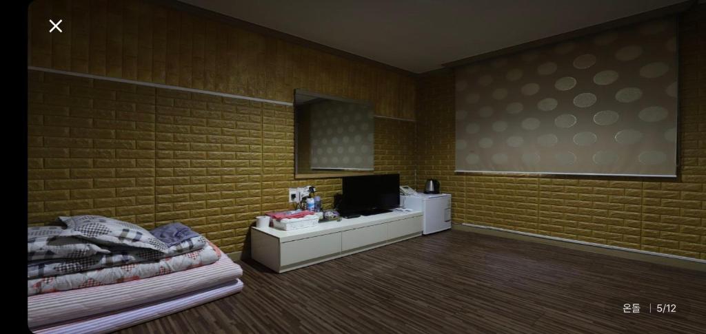 Queen Motel Andong photo 3