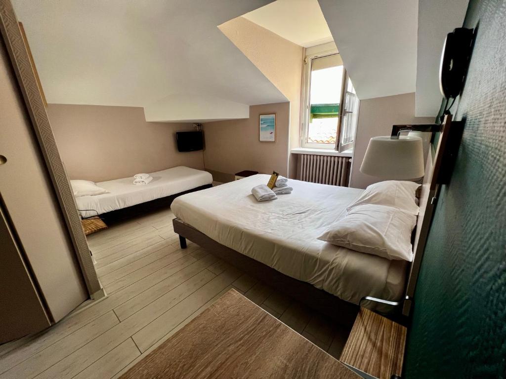 Hotel Saint James - Thumbnail image