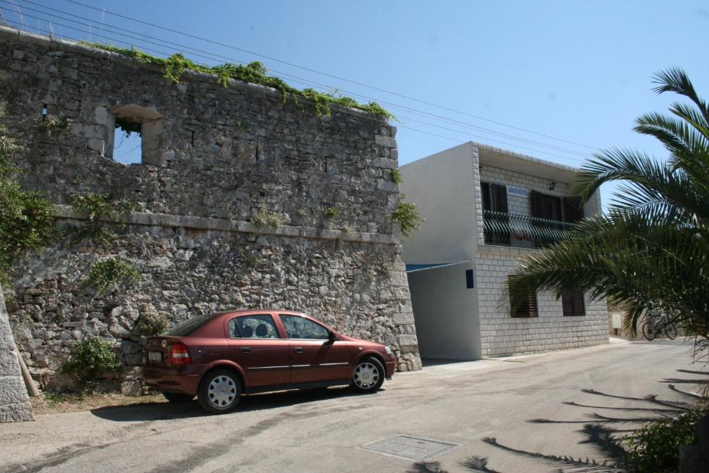 Apartments by the sea Sucuraj, Hvar - 136 photo 1