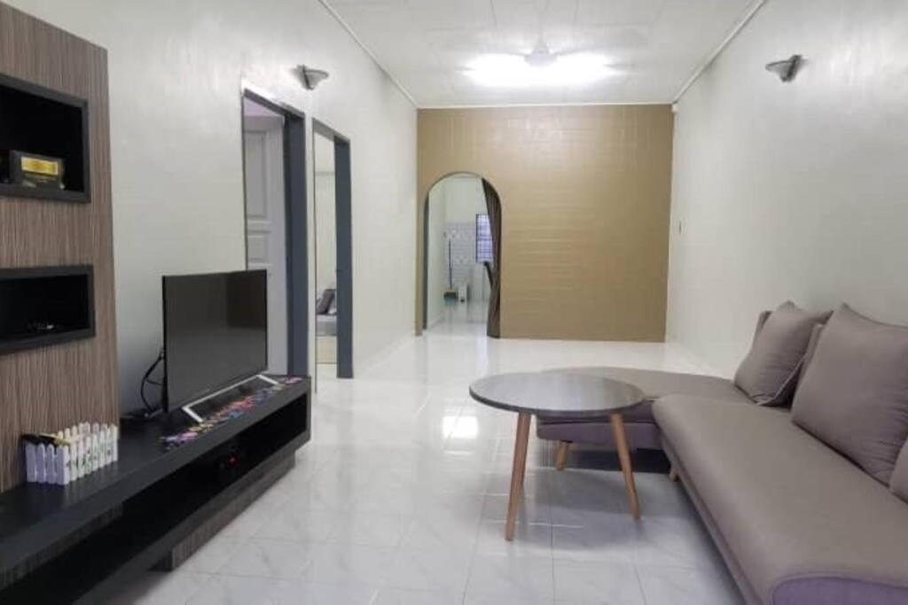 Mersing Spacious 3bedroom with free parking space photo 3