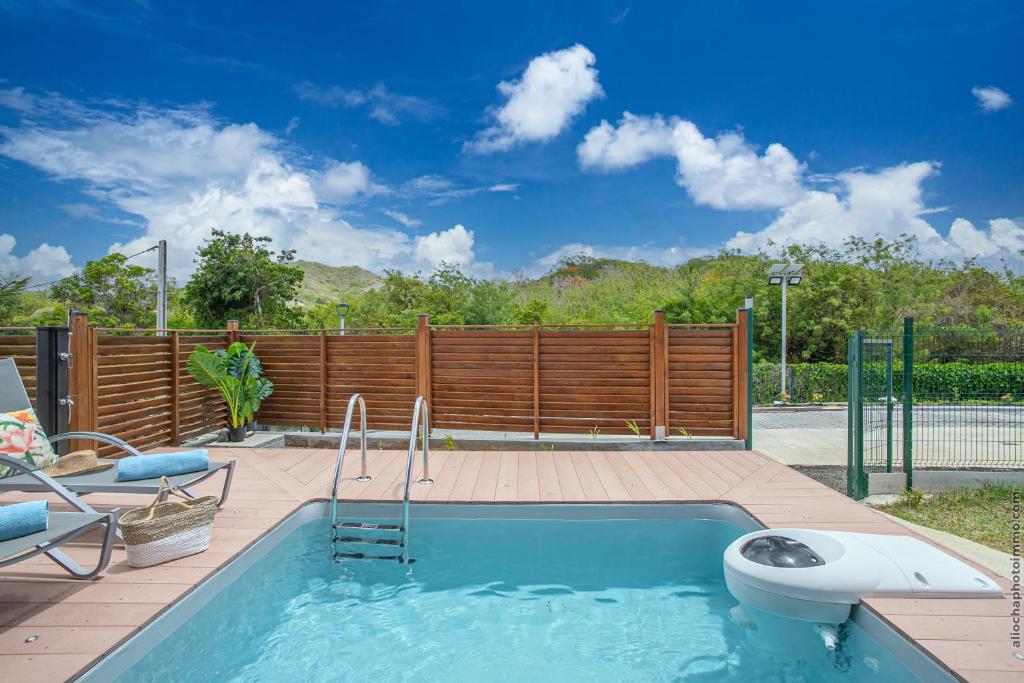 Bungalow Pom 1, piscine, à 5 min des plages photo 1