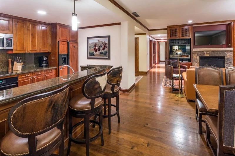 Aspen Ritz-carlton 3 Bedroom Residence - Ski In, Ski-out photo 3