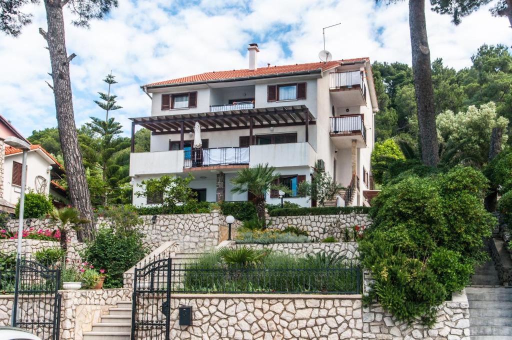 Apartments and rooms by the sea Mali Losinj (Losinj) - 10420 photo 1