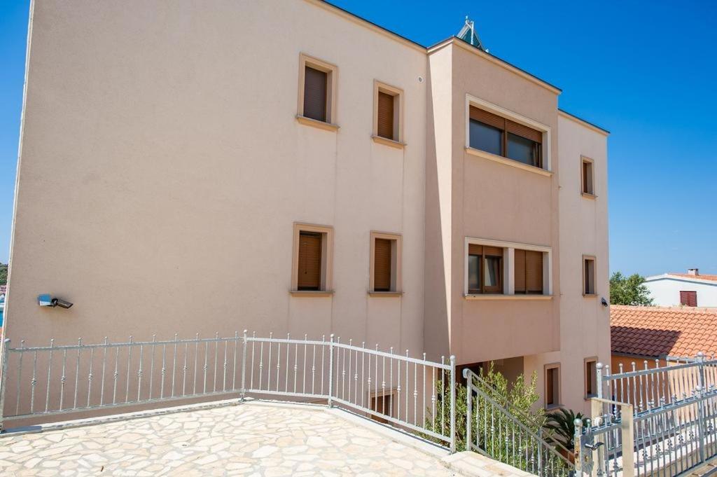 Family friendly house with a swimming pool Rogoznica - 15176 photo 2