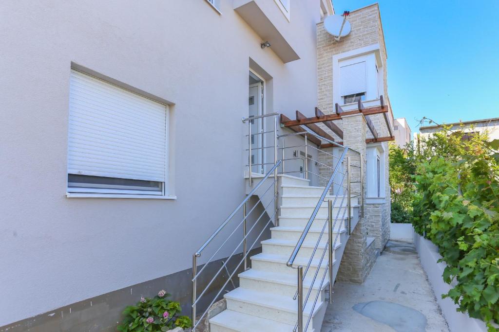 Apartments by the sea Tribunj, Vodice - 15233 photo 2