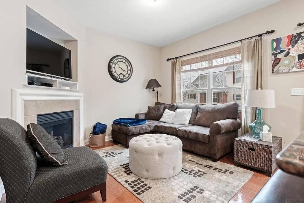 Comfortable Townhouse - Short Stroll to Notre Dame photo 2