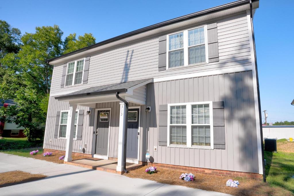 Kannapolis Elegant Townhouse - Pet Friendly image