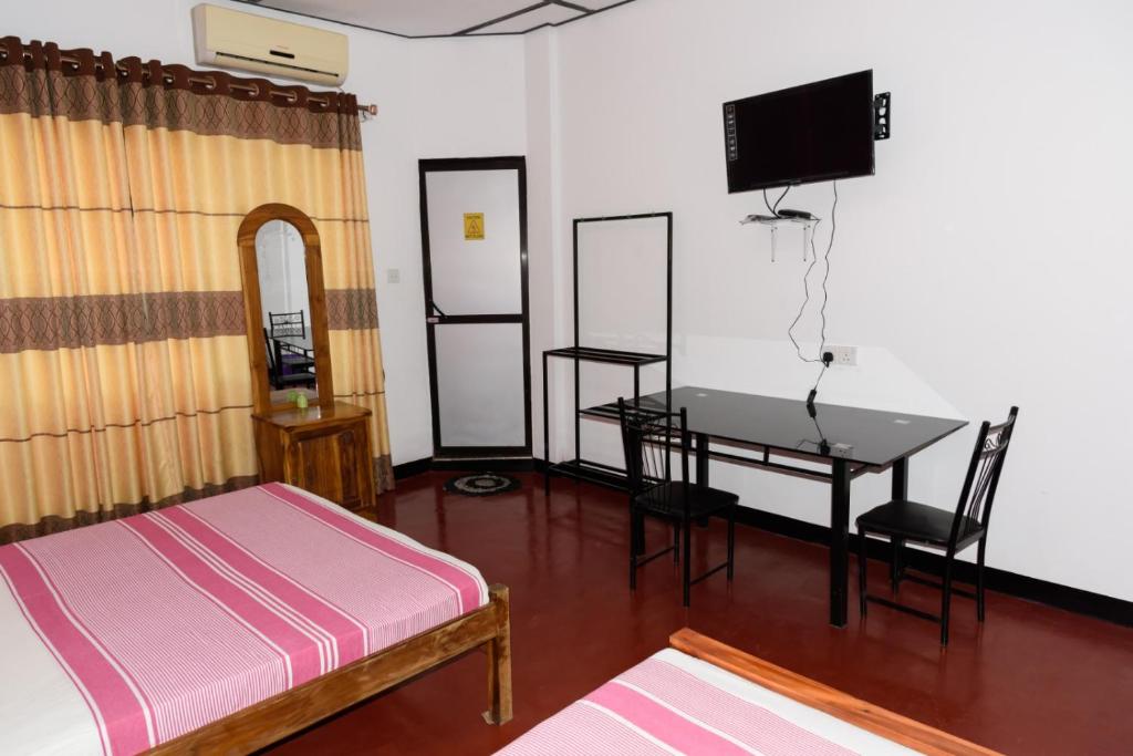 Gnanam Holiday Inn photo 2