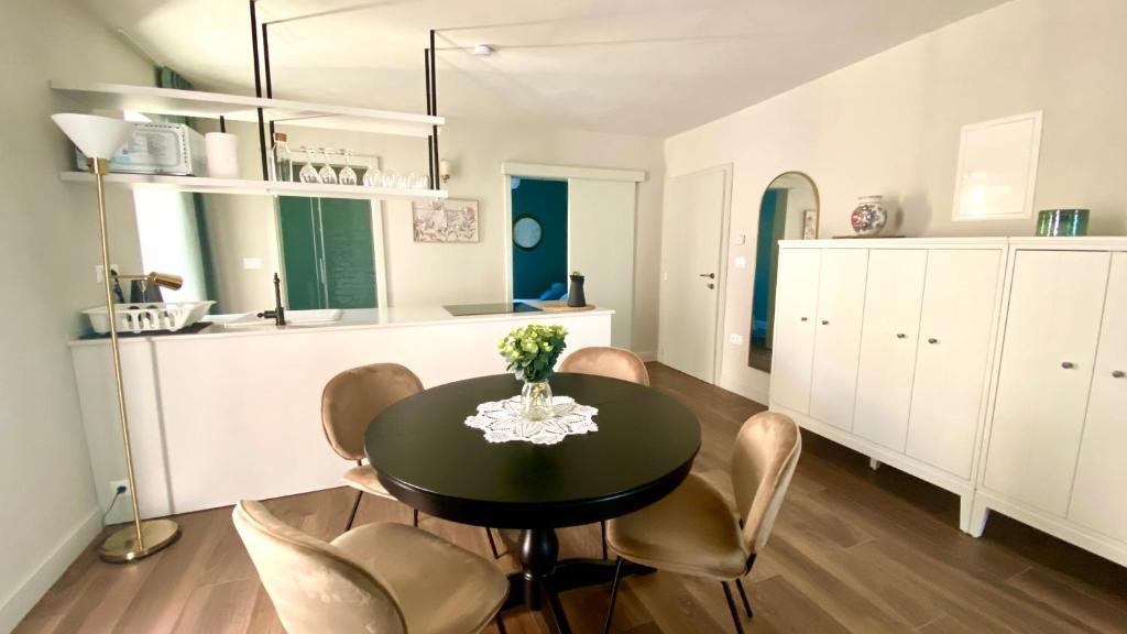 The Rooster Apartments photo 2