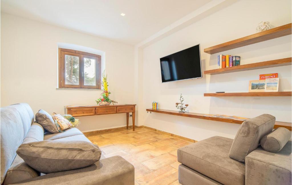 Amazing Home In Passignano Sul T With 6 Bedrooms, Wifi And Outdoor Swimming Pool photo 4
