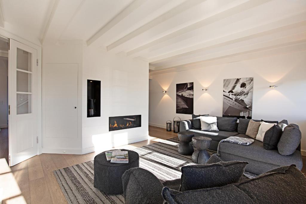 Beach House photo 2