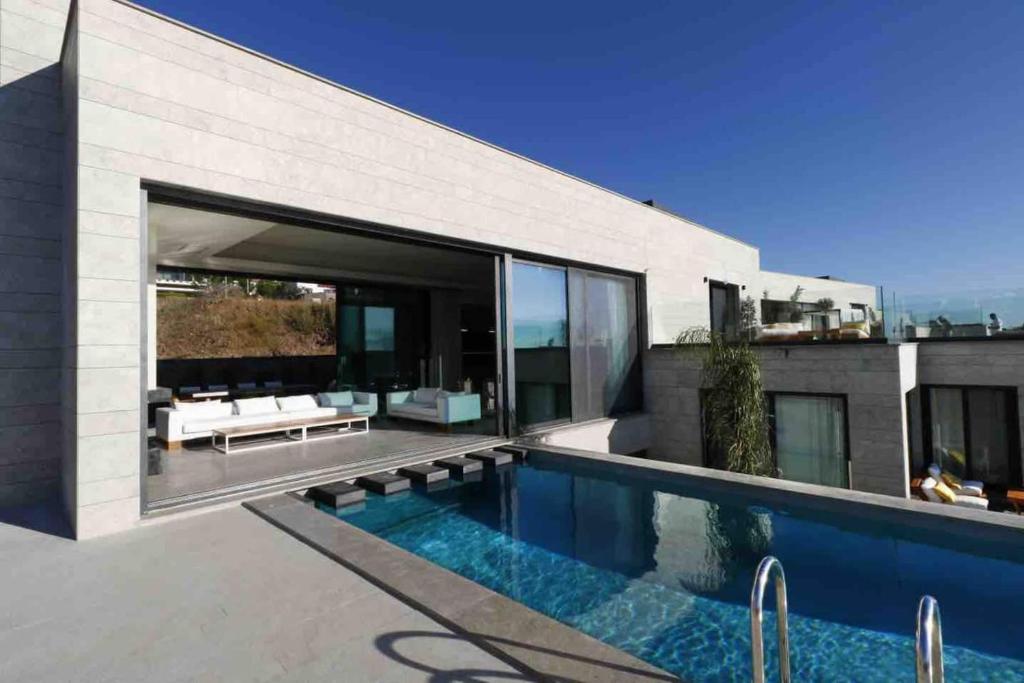 Marinhill Vistaport A High Luxury Villa photo 3