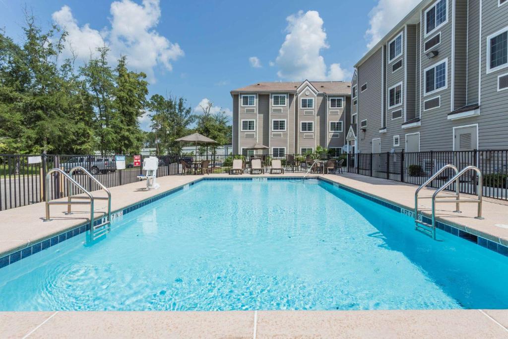 Microtel Inn & Suites by Wyndham Jacksonville Airport photo 1