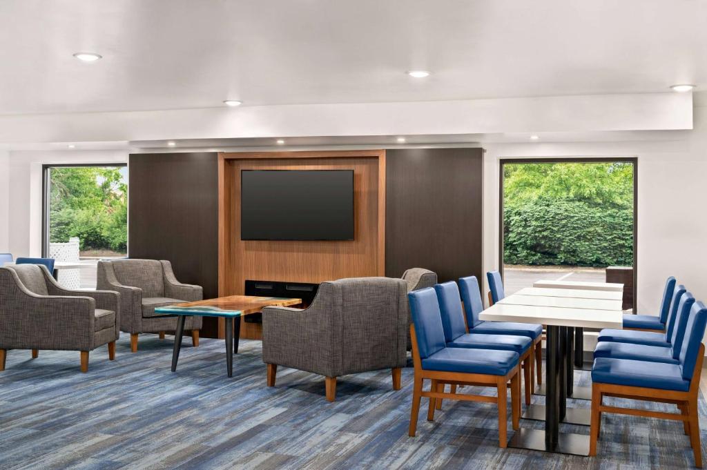 La Quinta Inn by Wyndham Columbus Dublin photo 4