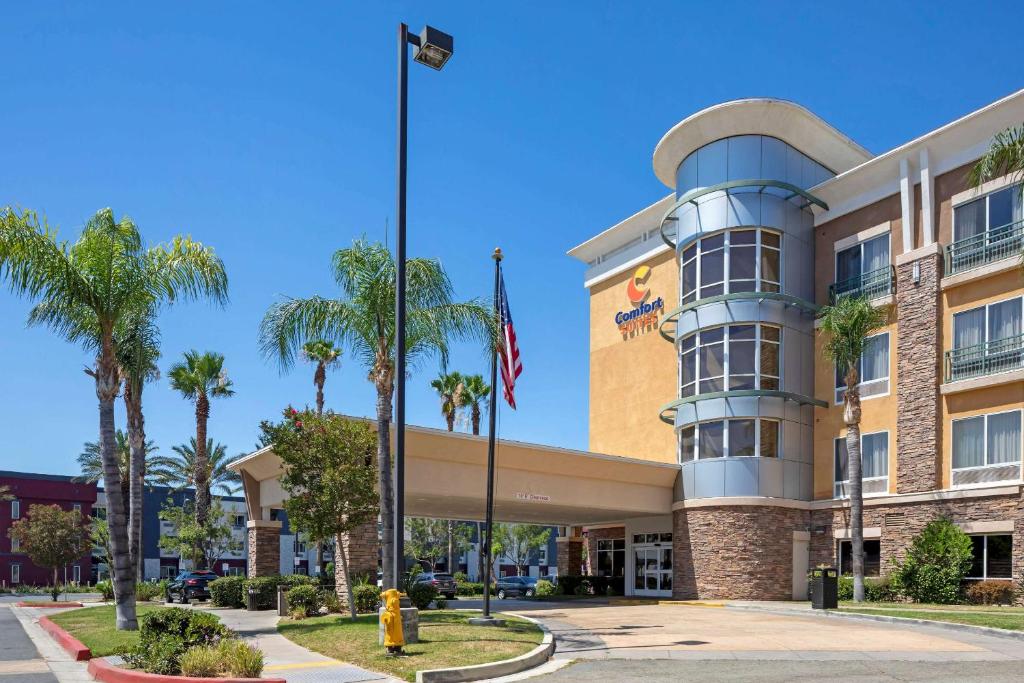 Comfort Suites Ontario Airport Convention Center photo 1