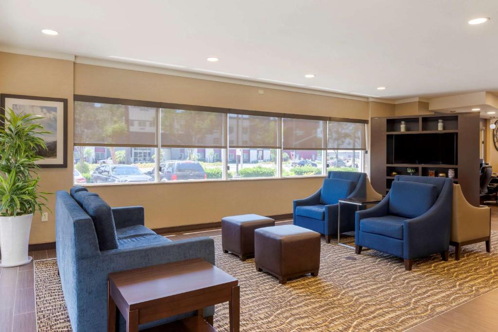 Comfort Suites Ontario Airport Convention Center photo 3