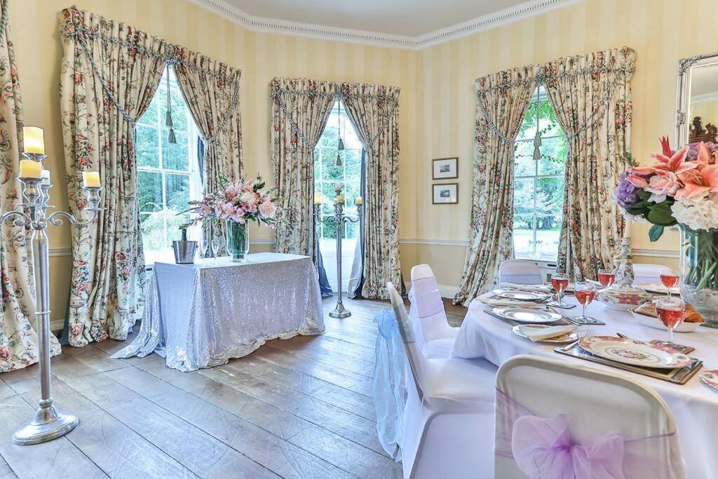 Walcot Hall - Stunning Stately Home set in 27 acres of parkland and sleeping 16+ photo 3