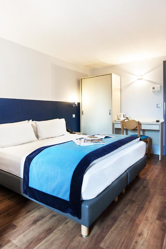 Двухместный (Улучшенный двухместный номер с 1 кроватью), Hôtel l'Amandier