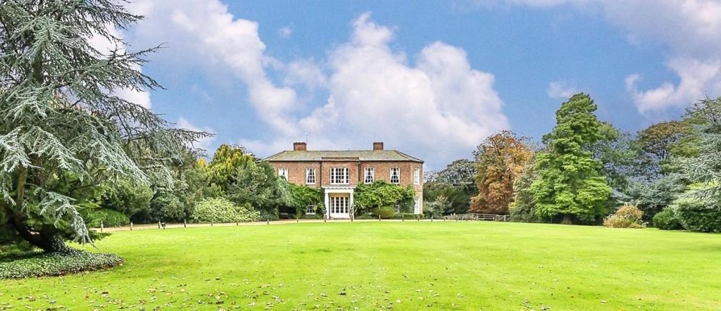 Walcot Hall - Stunning Stately Home set in 27 acres of parkland and sleeping 16+ photo 2